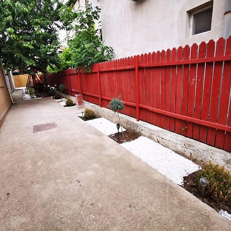 Zapp House Hotel Costinesti Bagian luar foto