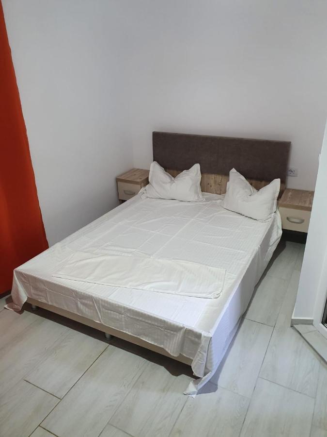 Zapp House Hotel Costinesti Bagian luar foto
