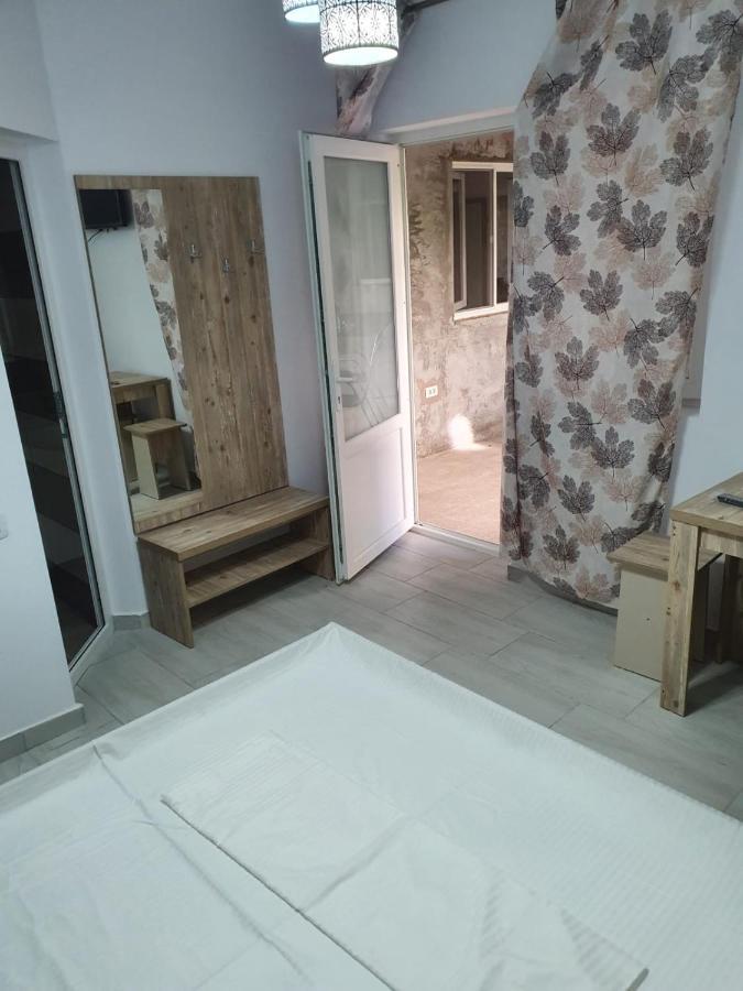 Zapp House Hotel Costinesti Bagian luar foto