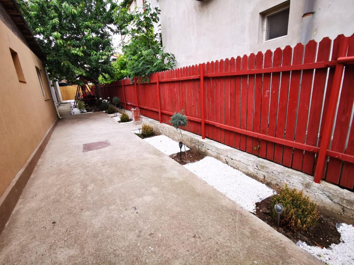 Zapp House Hotel Costinesti Bagian luar foto