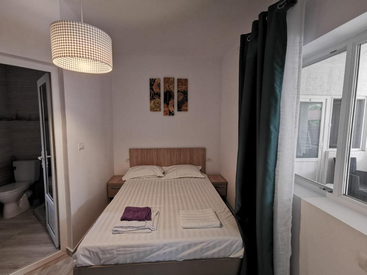 Zapp House Hotel Costinesti Bagian luar foto