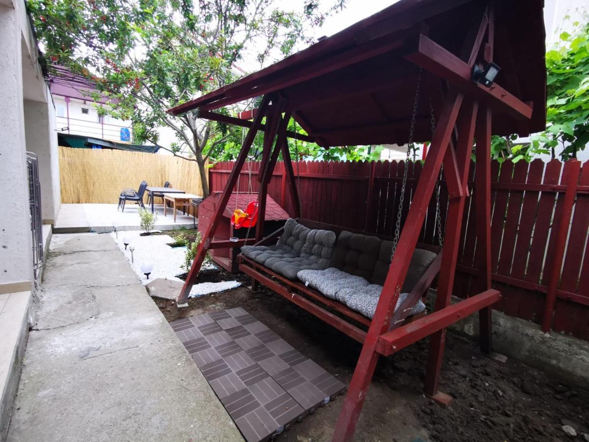 Zapp House Hotel Costinesti Bagian luar foto