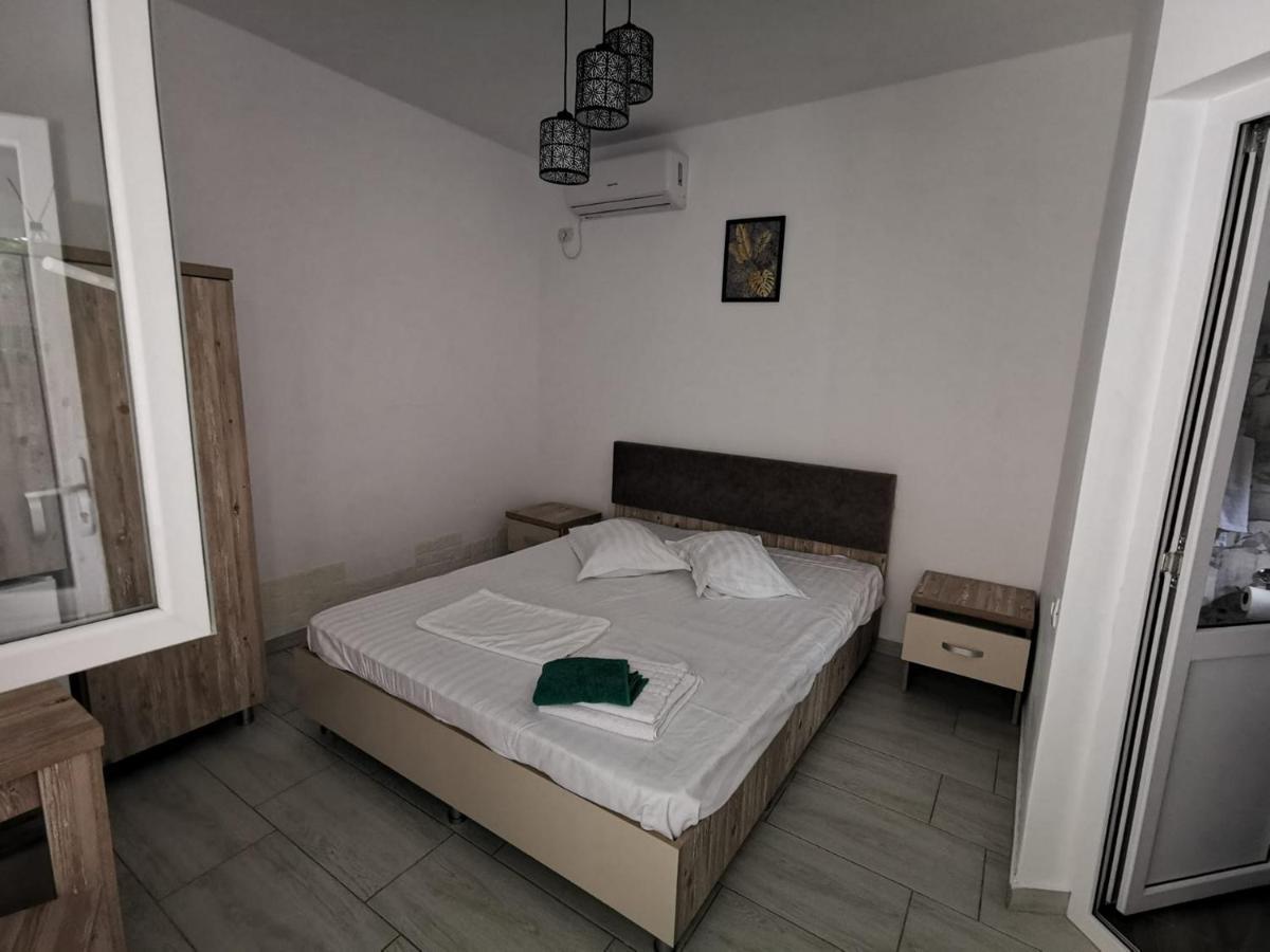 Zapp House Hotel Costinesti Bagian luar foto