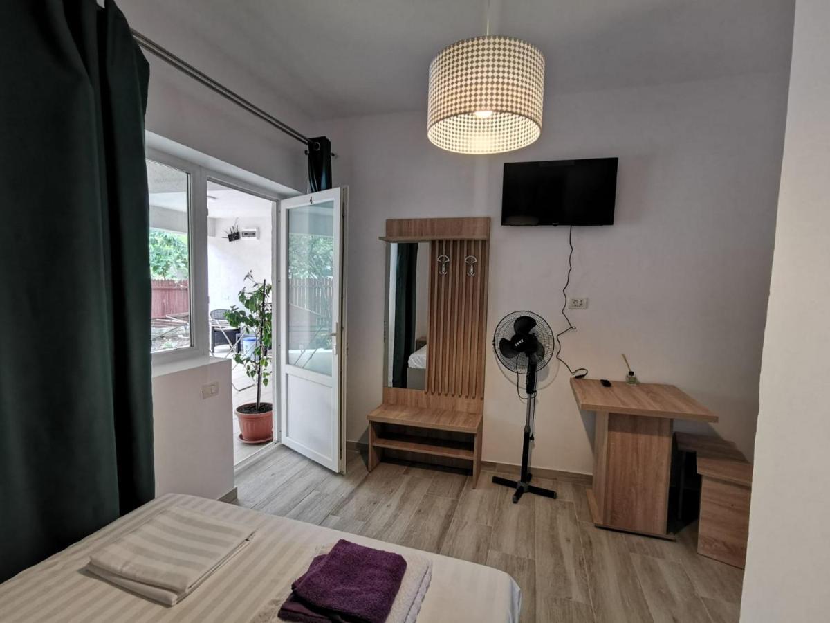 Zapp House Hotel Costinesti Bagian luar foto