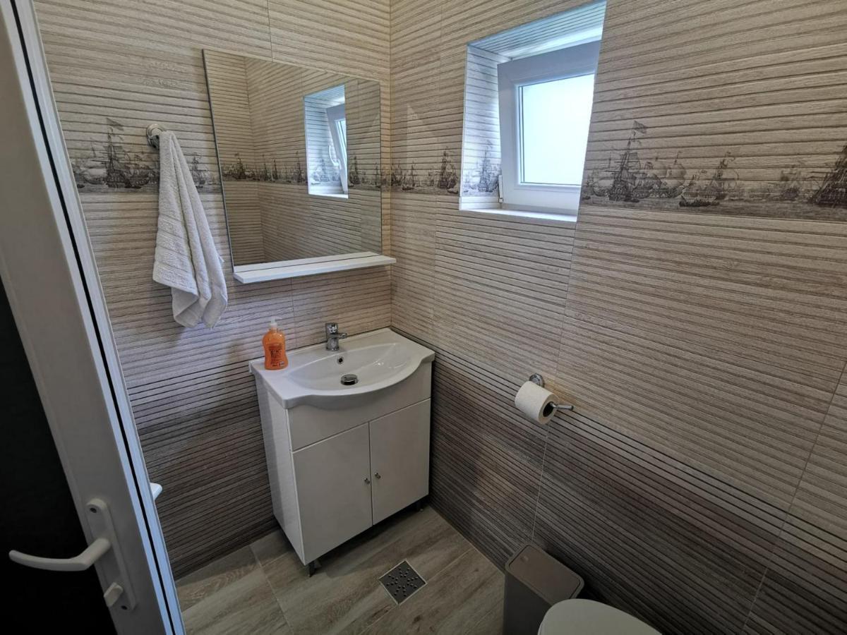 Zapp House Hotel Costinesti Bagian luar foto