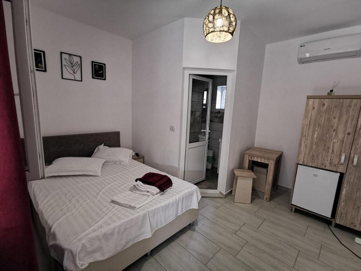 Zapp House Hotel Costinesti Bagian luar foto