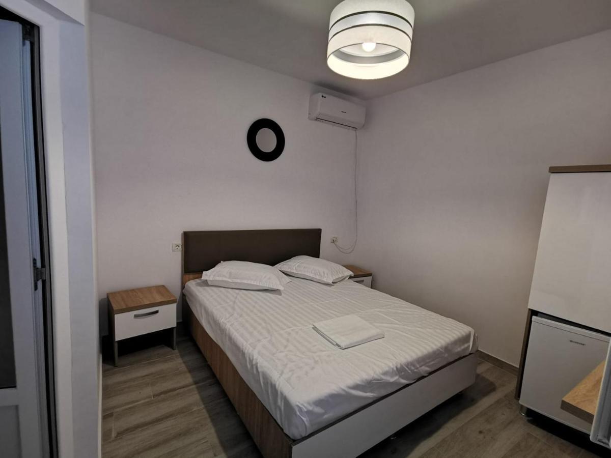 Zapp House Hotel Costinesti Bagian luar foto